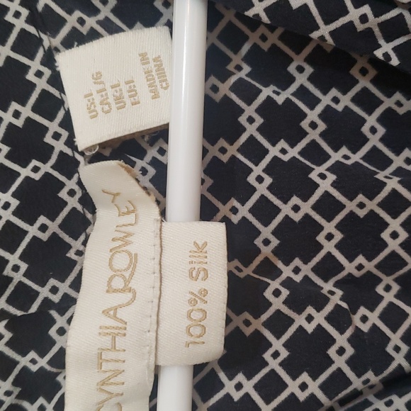 Silk sleeveless blouse. - Picture 3 of 3